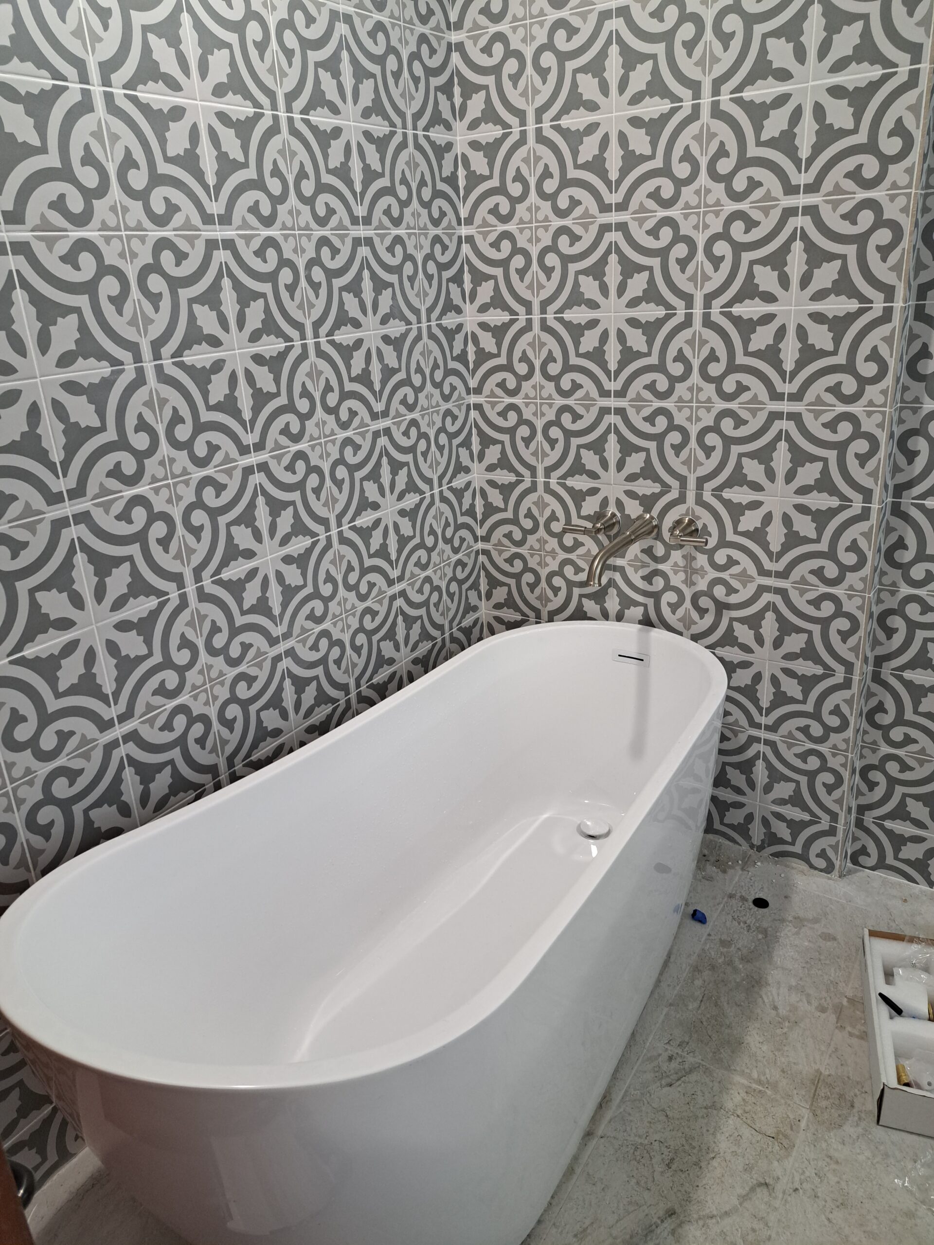 Tub and Tile Surround